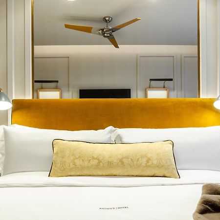 Browns Avenue Hotel Lisboa Kültér fotó A bedroom at the hotel