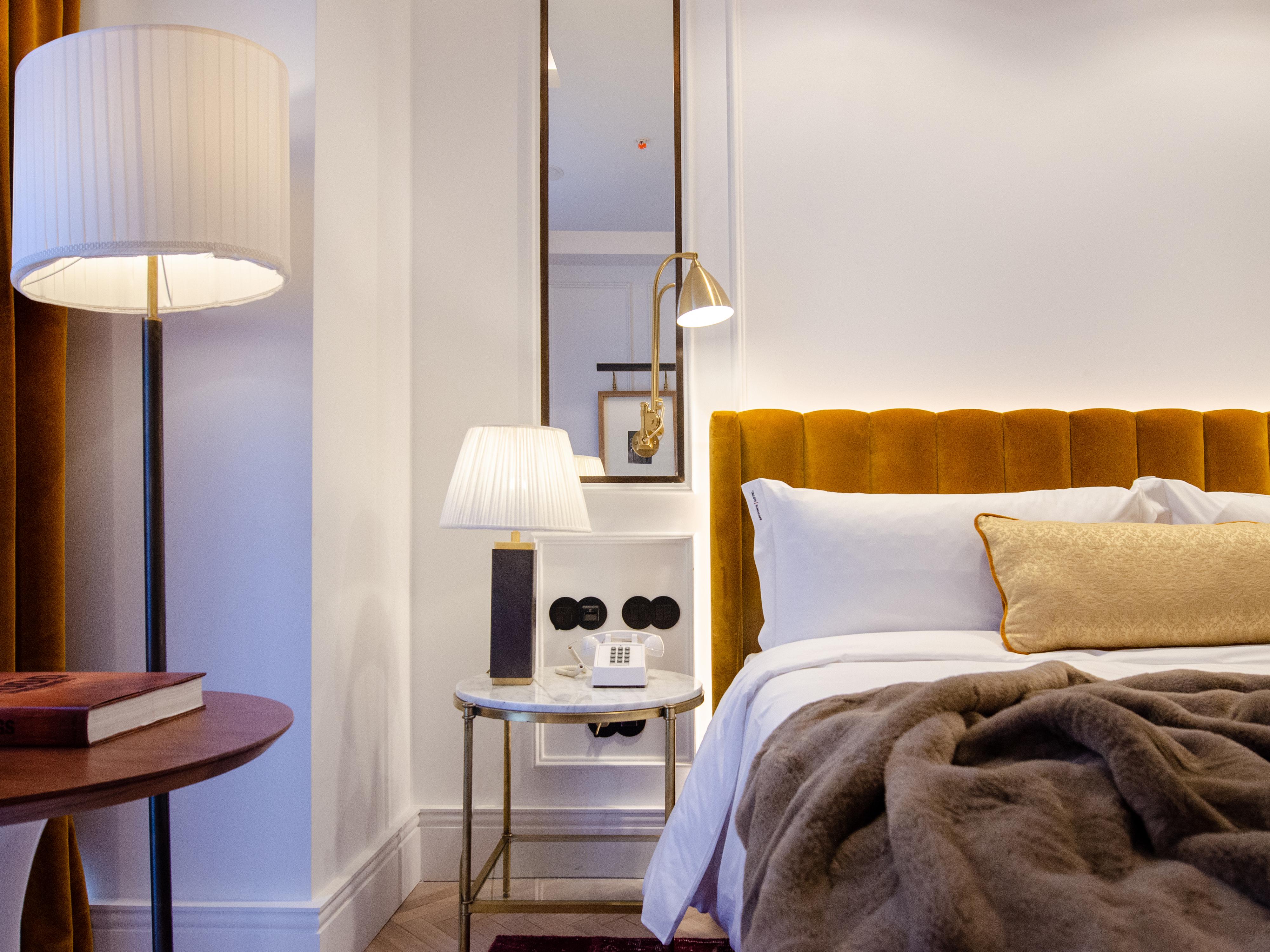 Browns Avenue Hotel Lisboa Kültér fotó A bedroom at the hotel