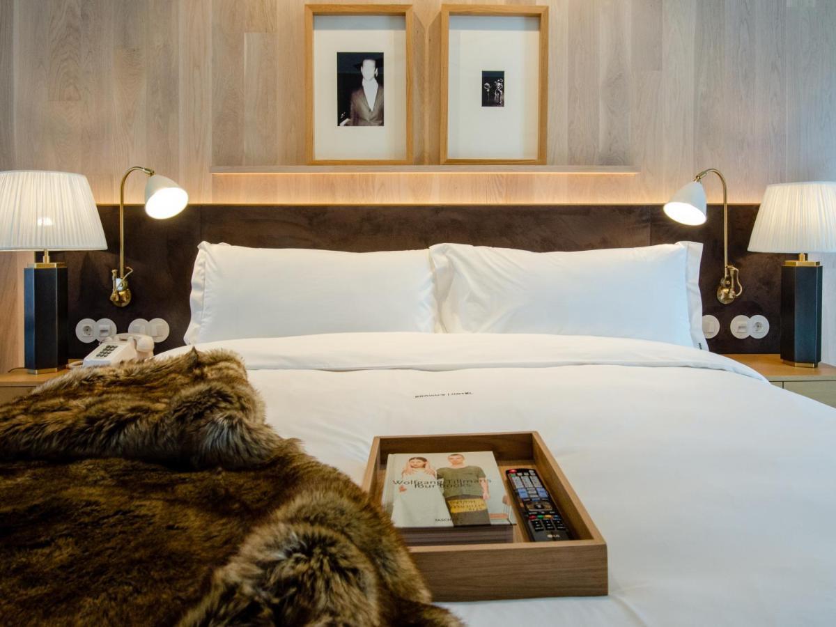Browns Avenue Hotel Lisboa Kültér fotó A bedroom at The Standard East Village