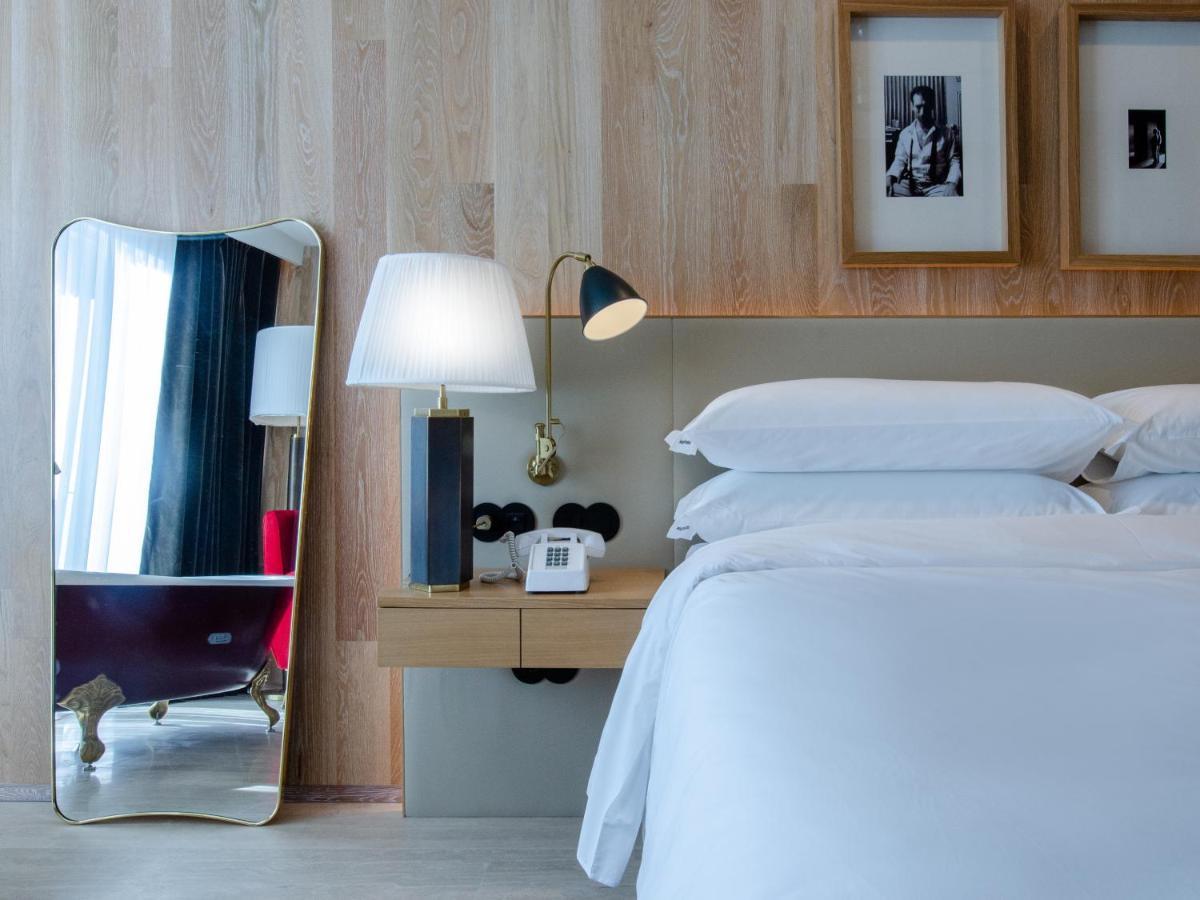 Browns Avenue Hotel Lisboa Kültér fotó A bedroom at the Standard East Village