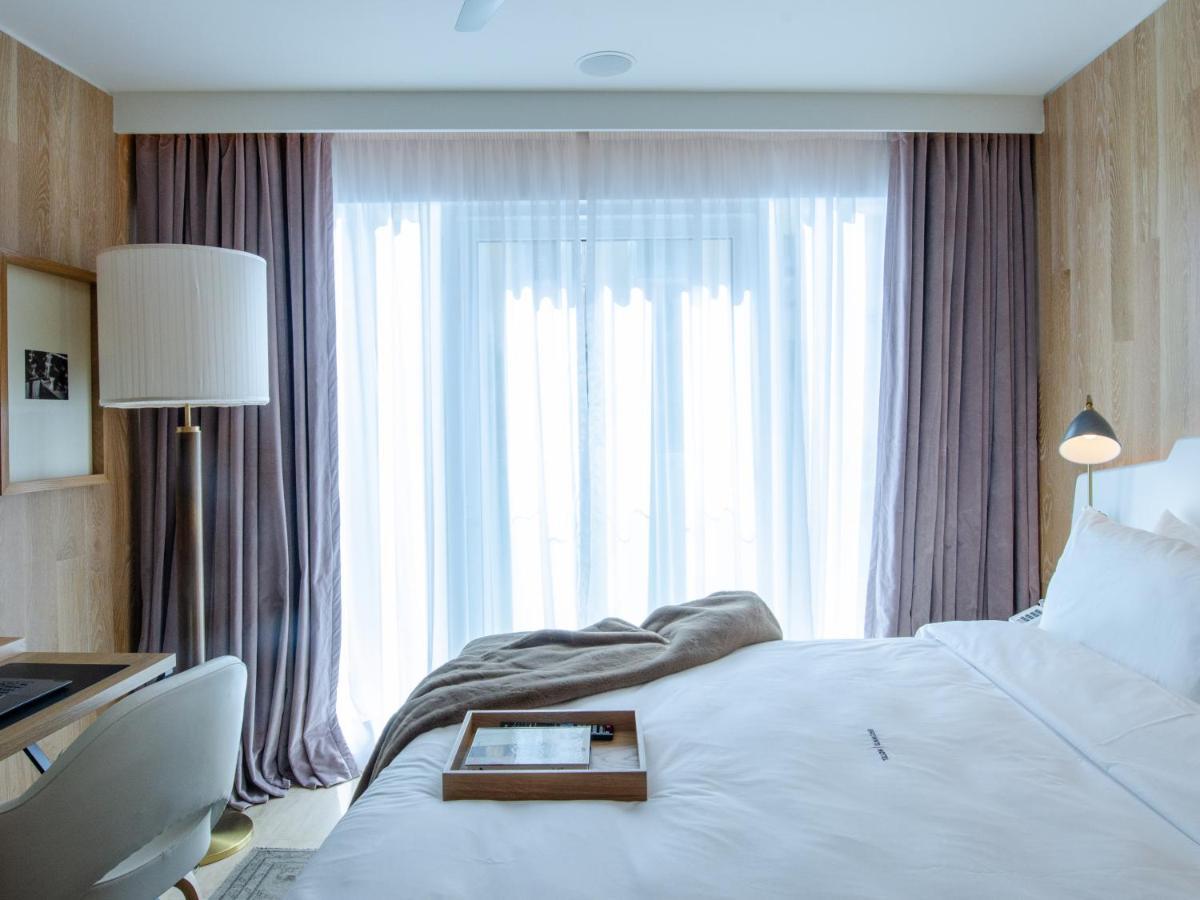 Browns Avenue Hotel Lisboa Kültér fotó A bedroom at the hotel