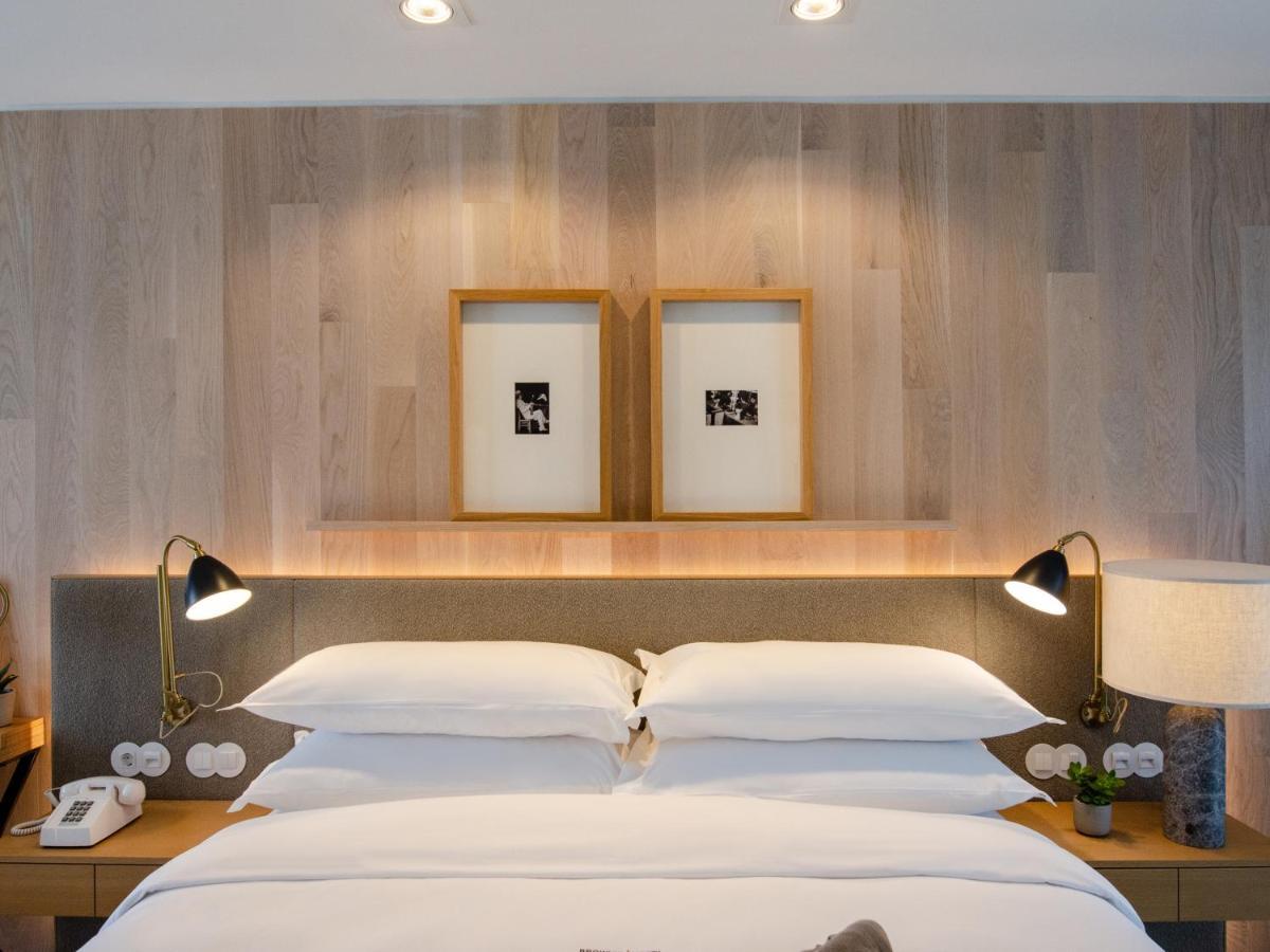 Browns Avenue Hotel Lisboa Kültér fotó A bedroom at The Edition