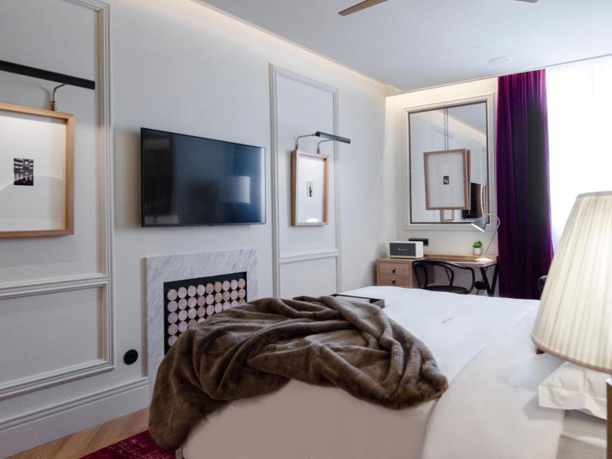 Browns Avenue Hotel Lisboa Kültér fotó A room at the hotel