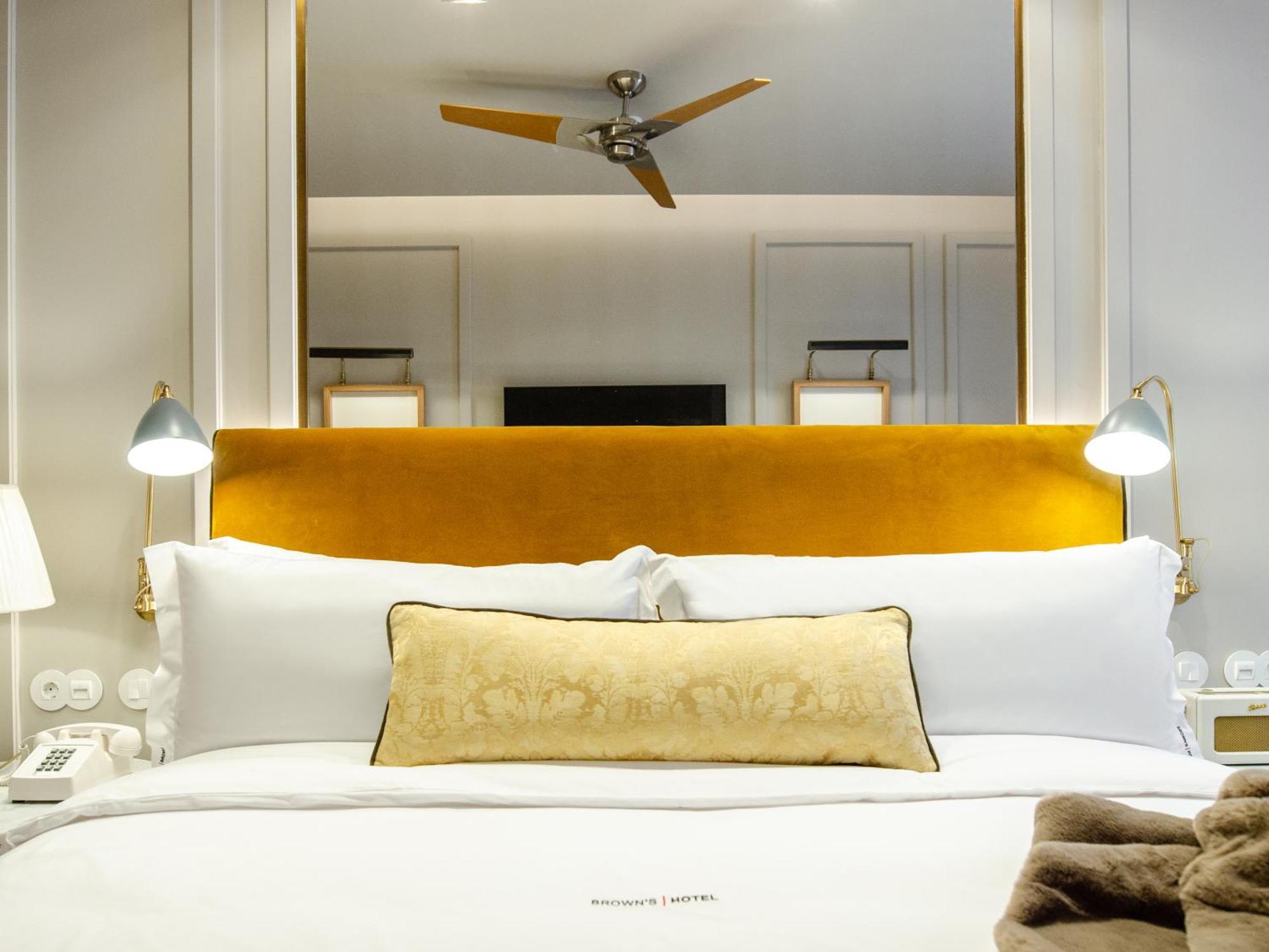 Browns Avenue Hotel Lisboa Kültér fotó A bedroom at the hotel